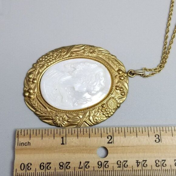 Vintage White Cameo Pendant in Oval Gold Tone Frame, Gold Filled Chain Necklace - Picture 4 of 8